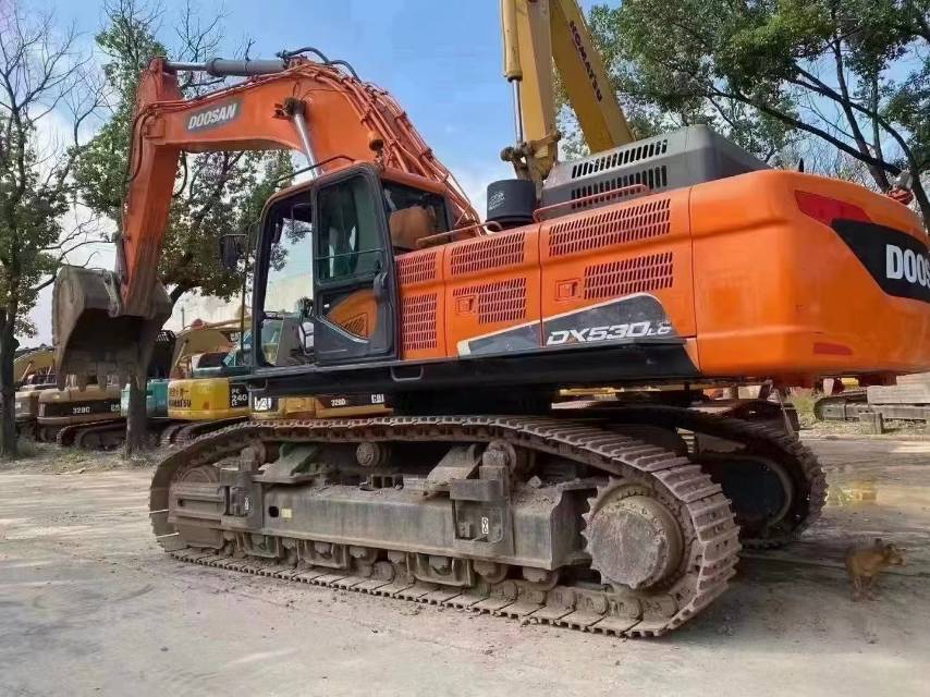 Used DOOSAN DX530 53tons large-size excavator powerful machine for sale