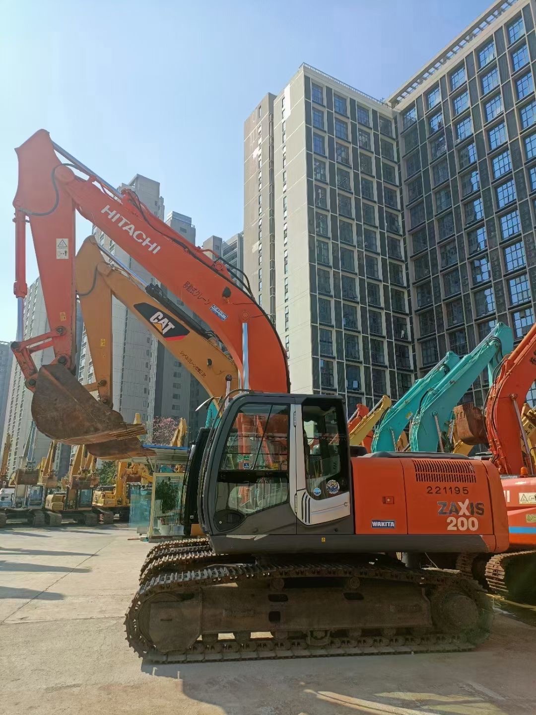 Used HITACHI ZX200 20tons imported excavator in good condition for sale