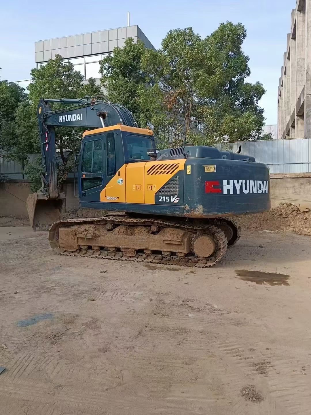 Used HYUNDAI R215 21tons made in Korea excavator for sale