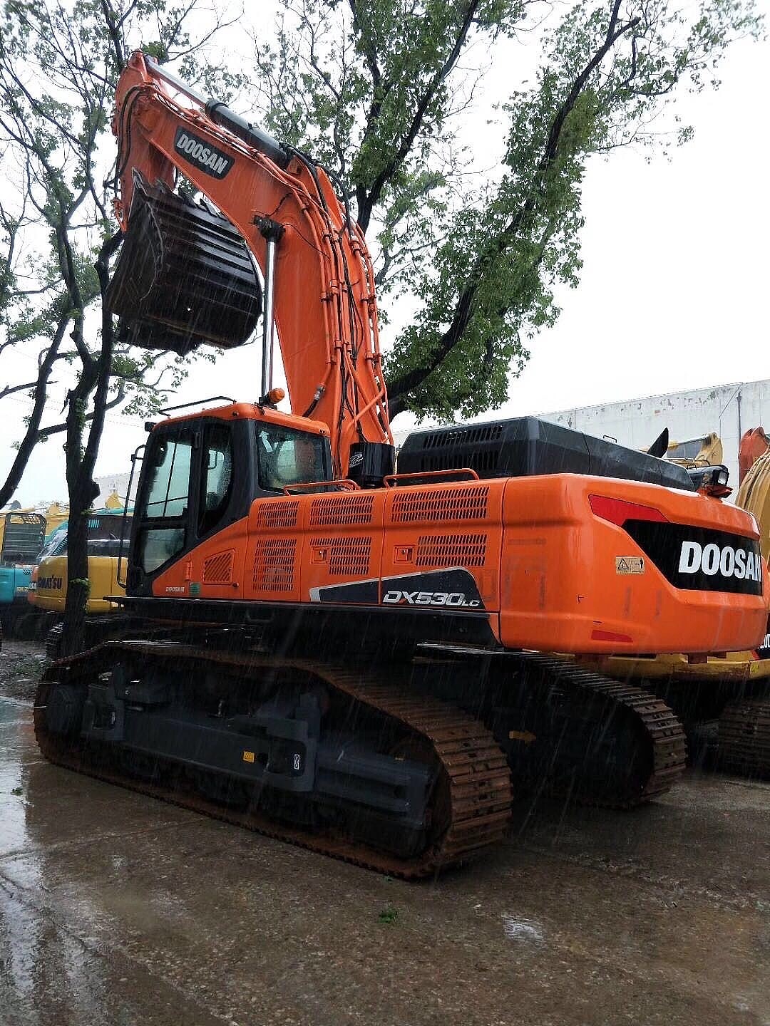 Used DOOSAN DX530 53tons large-size hydraulic excavator for sale