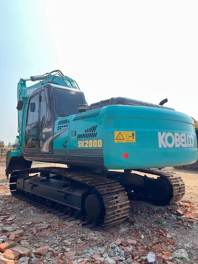 Used KOBELCO SK200LC 20tons hydraulic excavator for sale