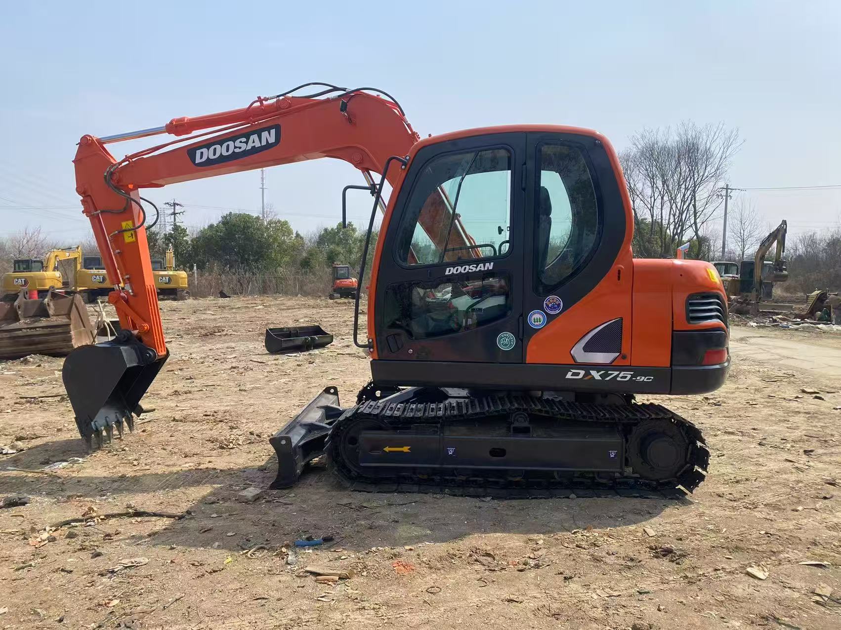 Gebruikte DOOSAN graafmachine DX75 in uitstekende staat te koop