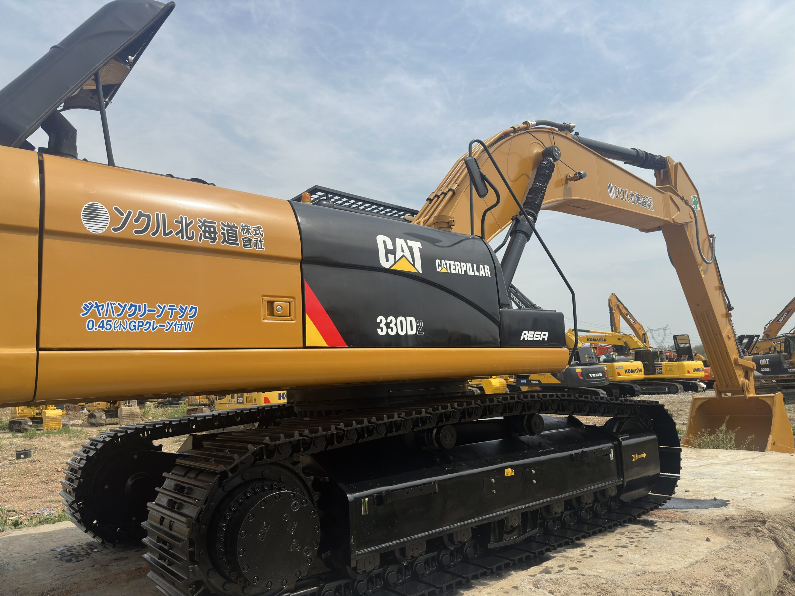 Excavadora usada Caterpillar CAT330D2 de alta calidad en oferta.