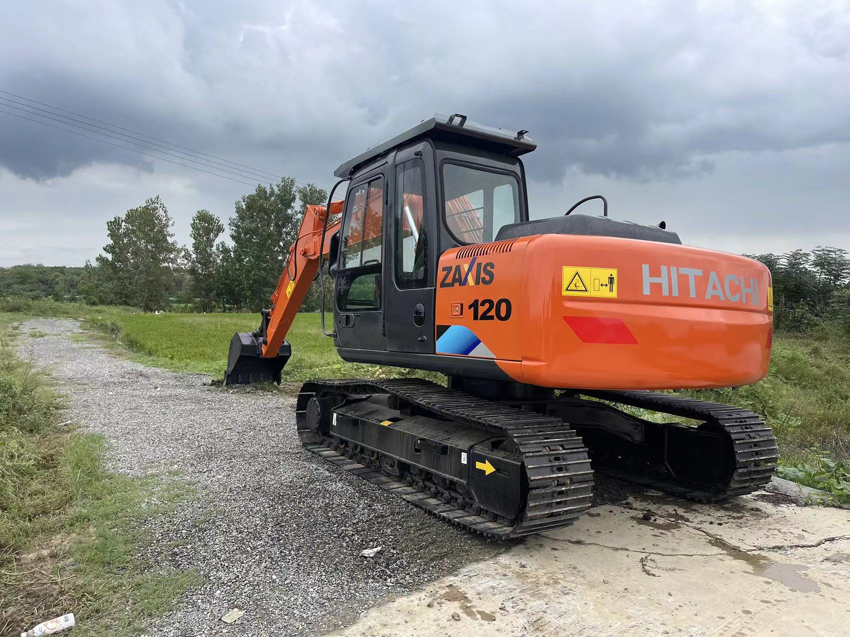 Gebruikte HITACHI ZX120 graafmachine met korting te koop