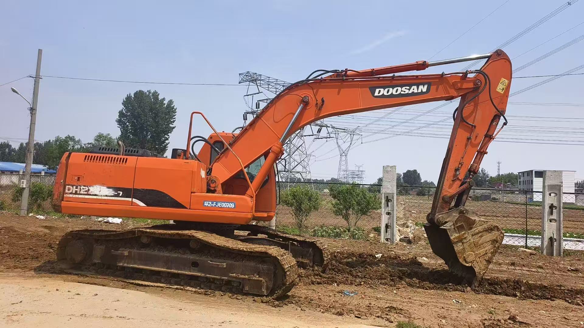 Gebruikte DOOSAN DH225 in originele verf graafmachine te koop
