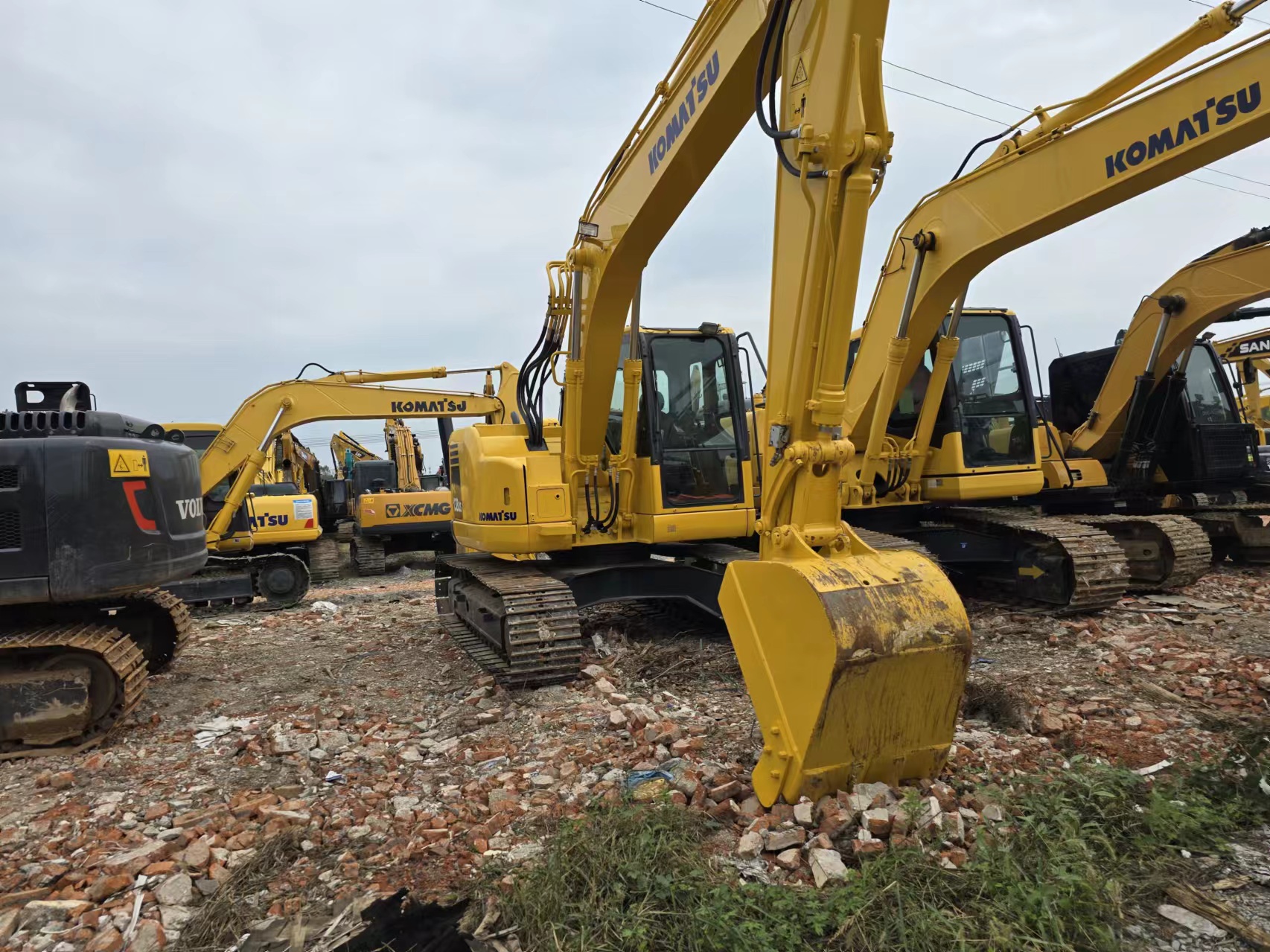 Used KOMATSU PC128US with round tail excavator for sale