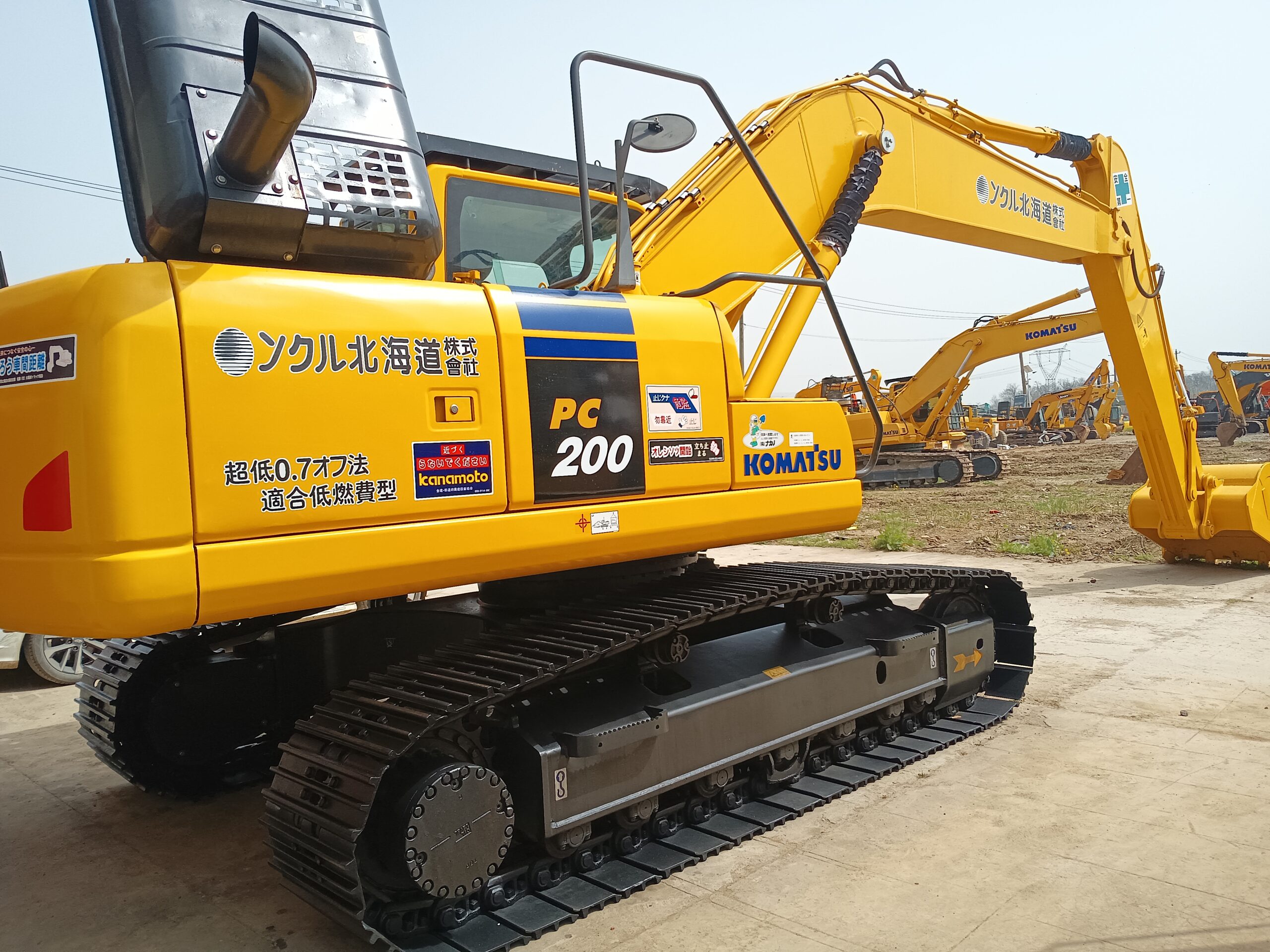 Used KOMATSU PC200 with effective performance for sale