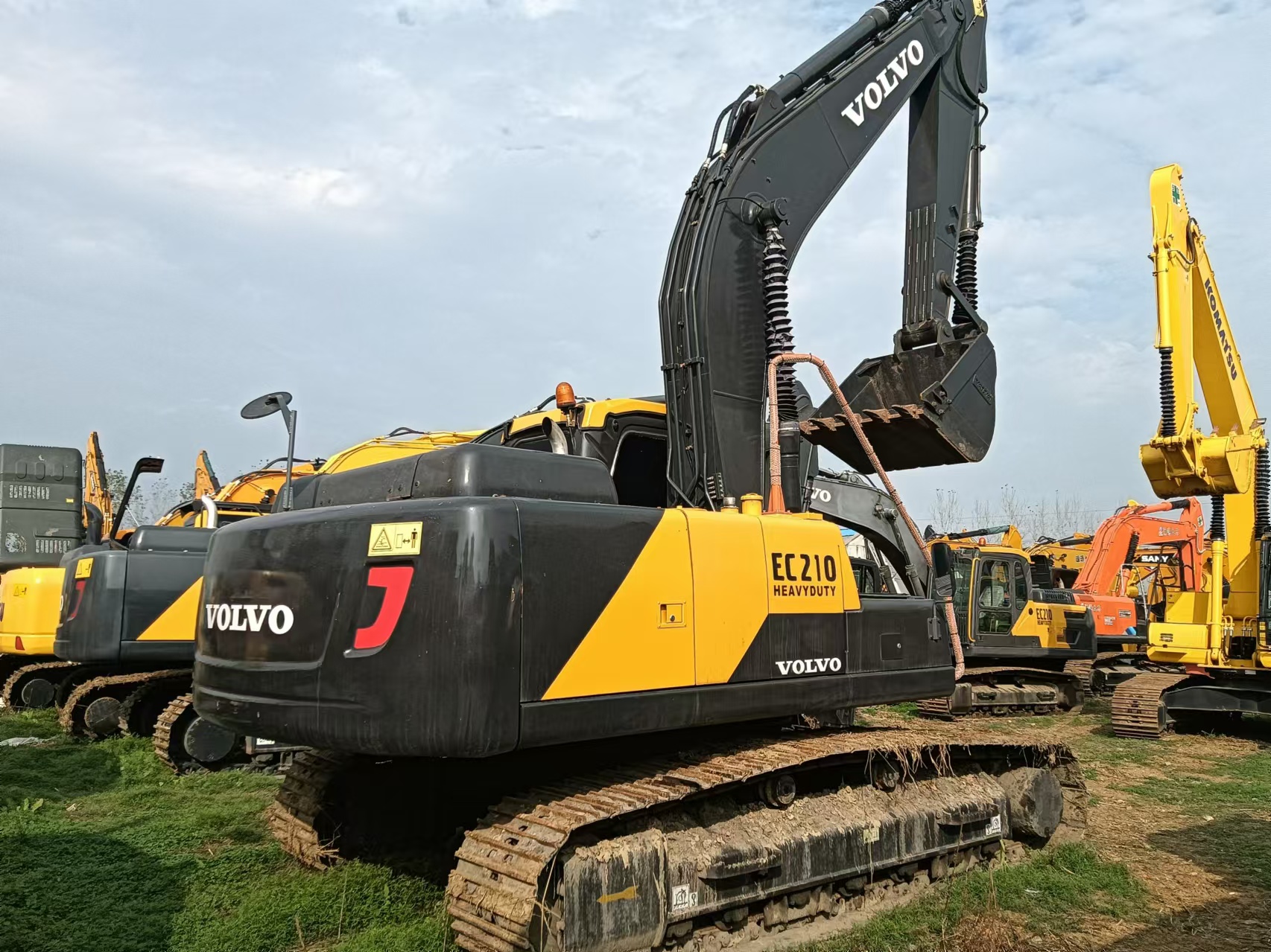 Used VOLVO EC210 excavator with stable working hours for sale