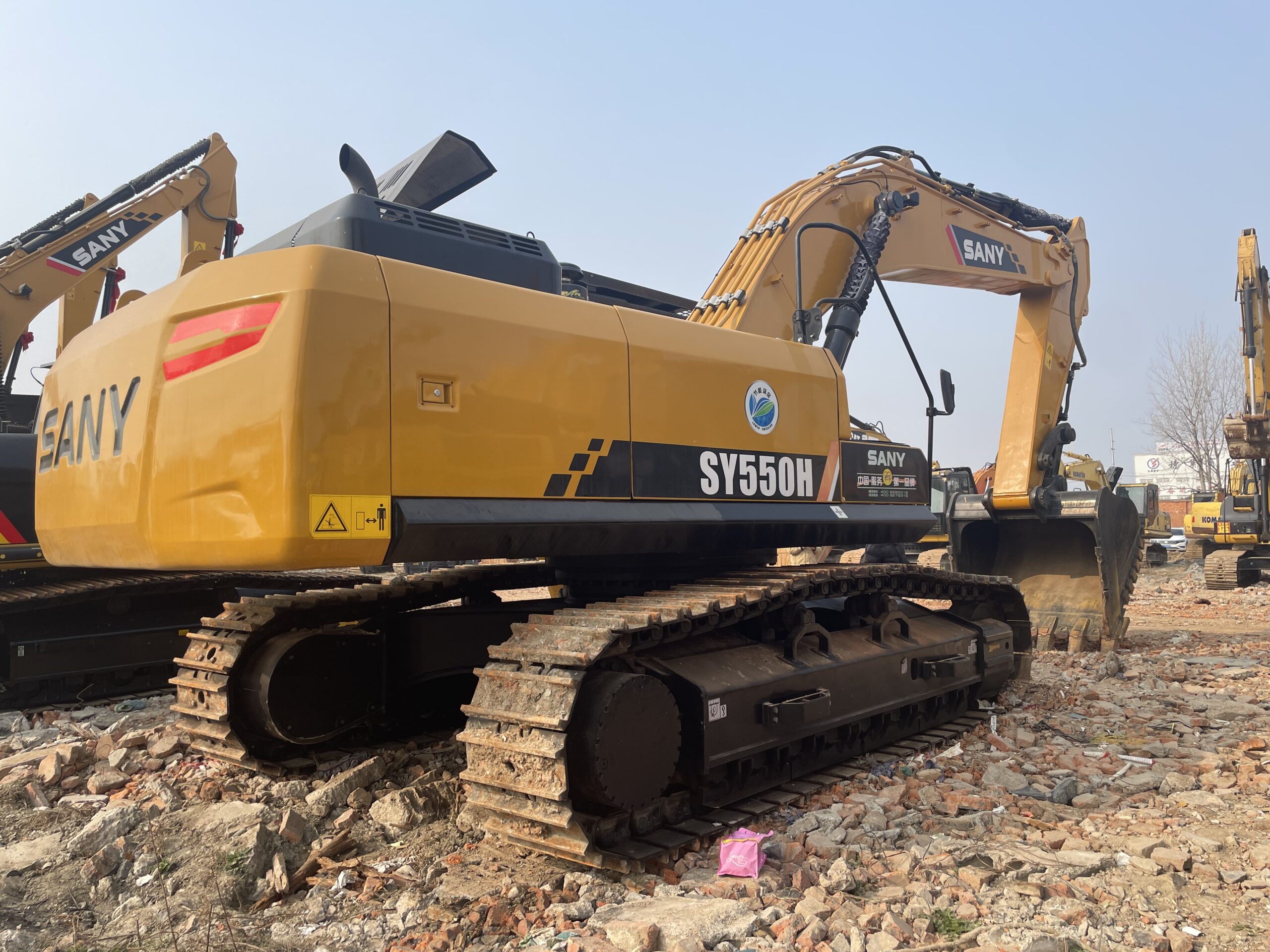 حفارة SANY SY550H مستعملة مع حجم كبير للبيع