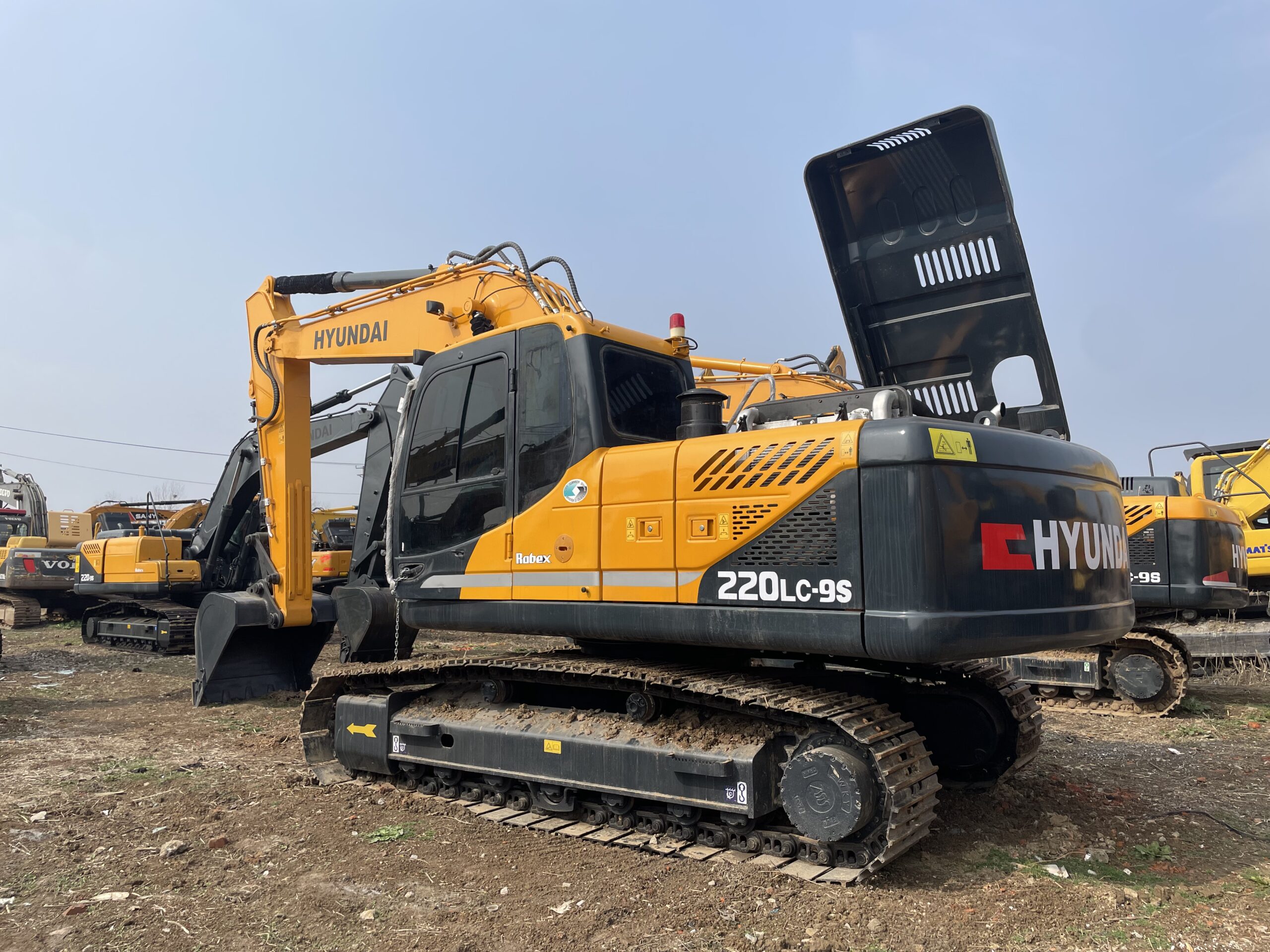 HYUNDAI R220-9S usado con original importado de Corea en venta