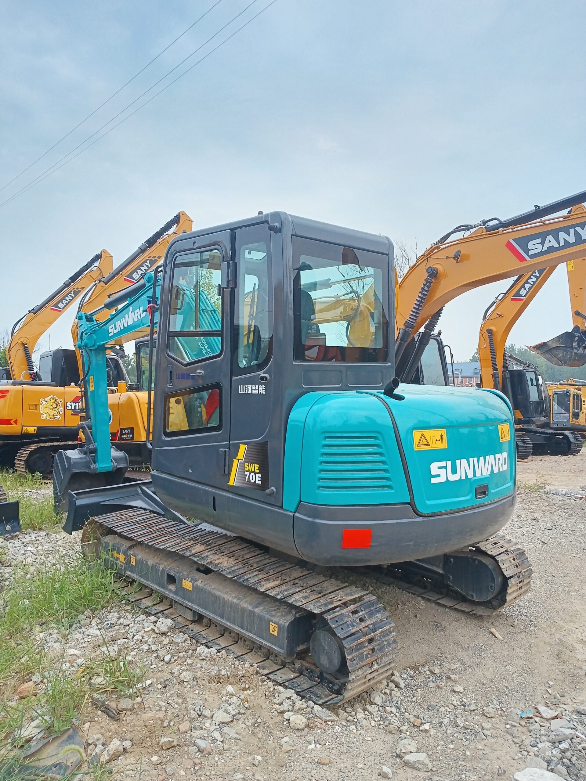SUNWARD SWE70 usado con pocas horas de trabajo en venta