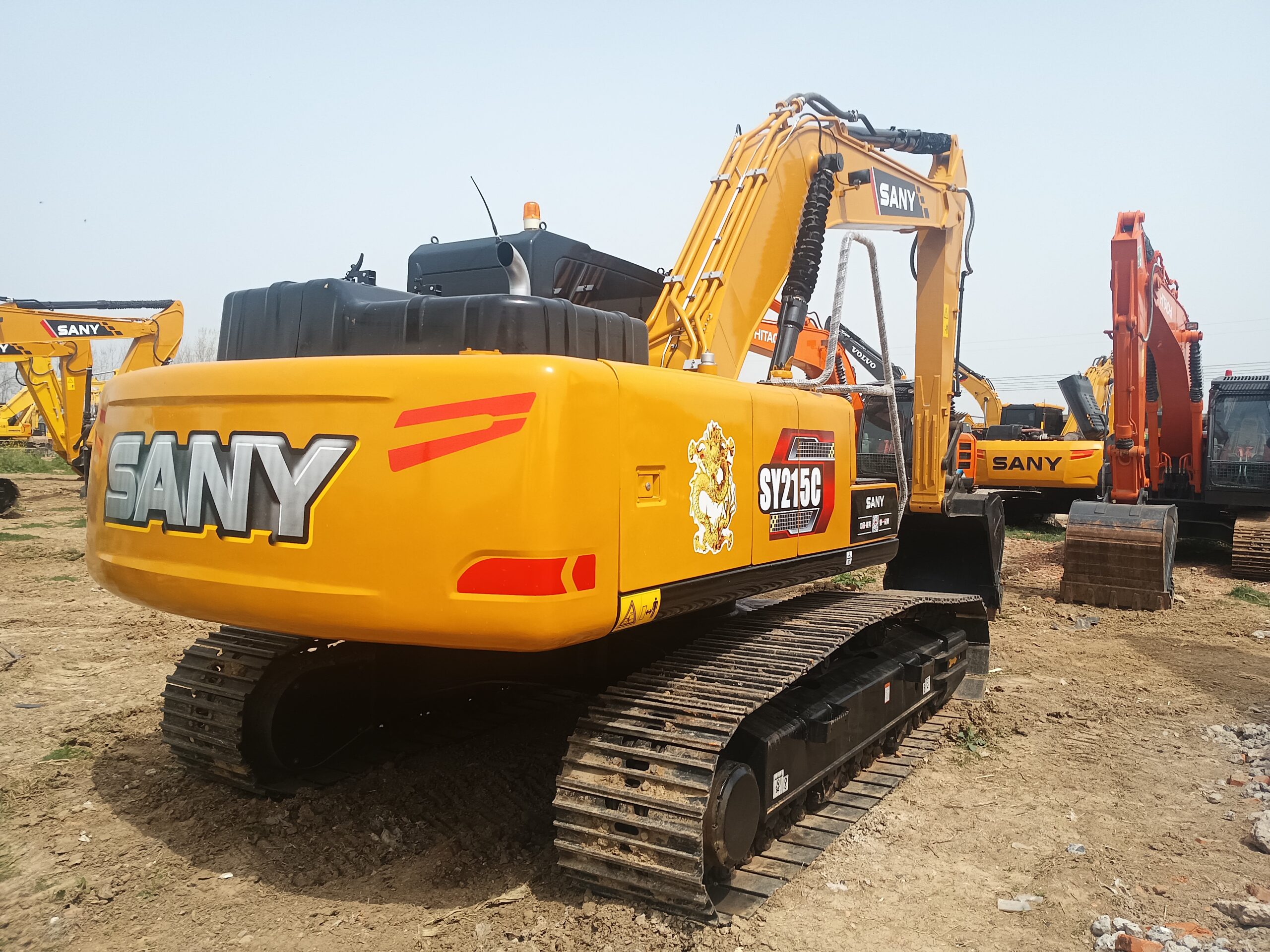 حفارة SANY SY215C مستعملة بساعات عمل مستقرة للبيع