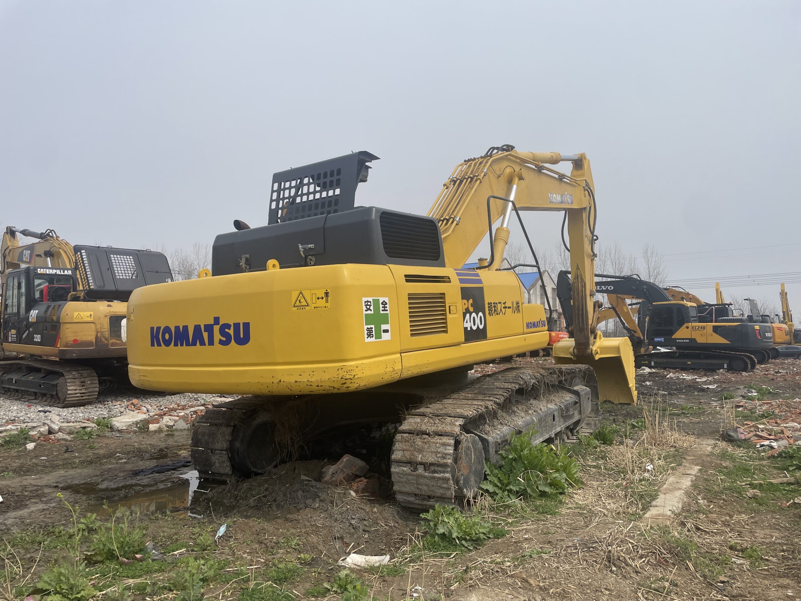 KOMATSU PC400-8R usada con pintura original en venta
