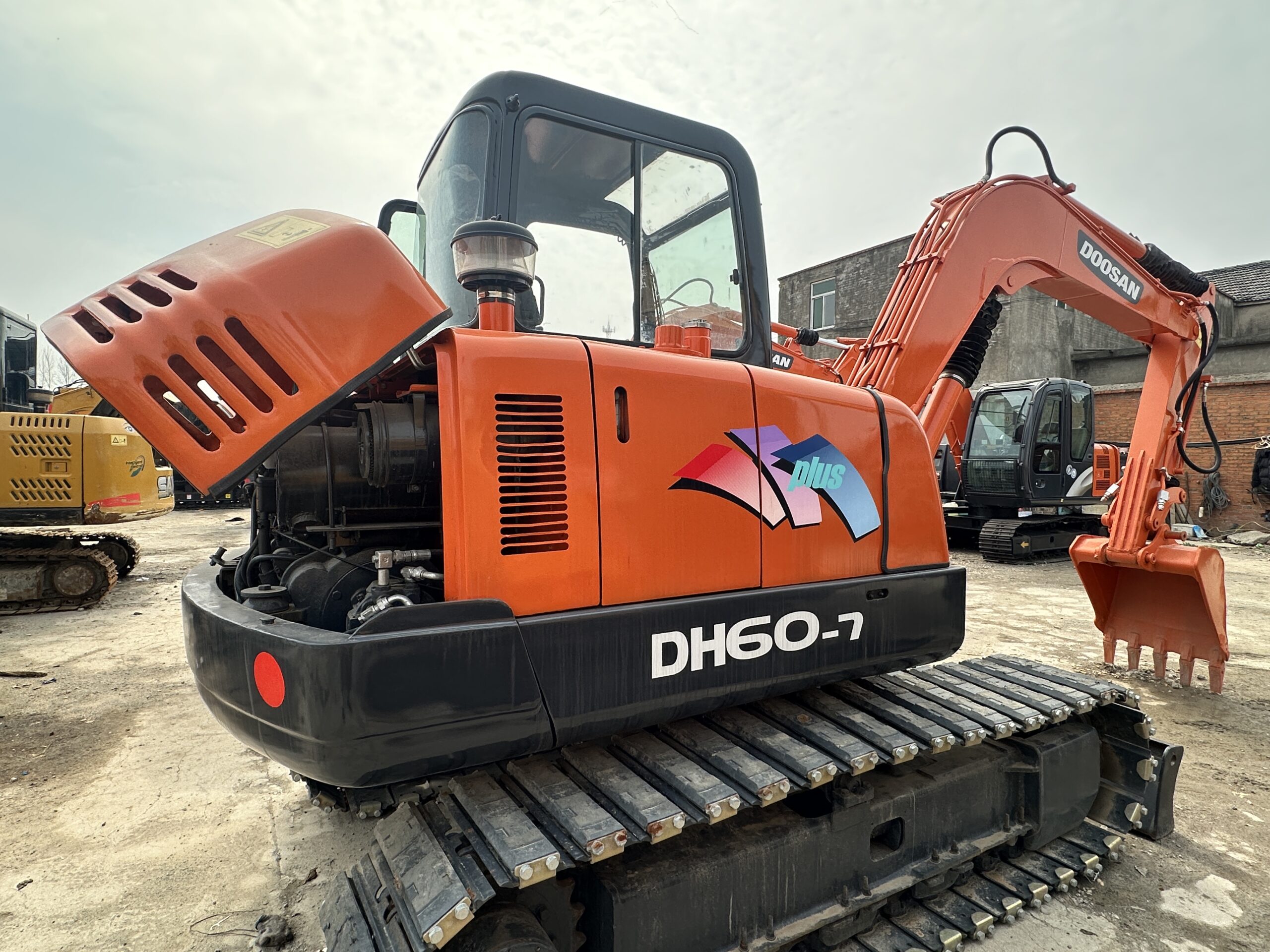 Orijinal durumdaki kullanılmış DOOSAN DH60 ekskavatör satılık