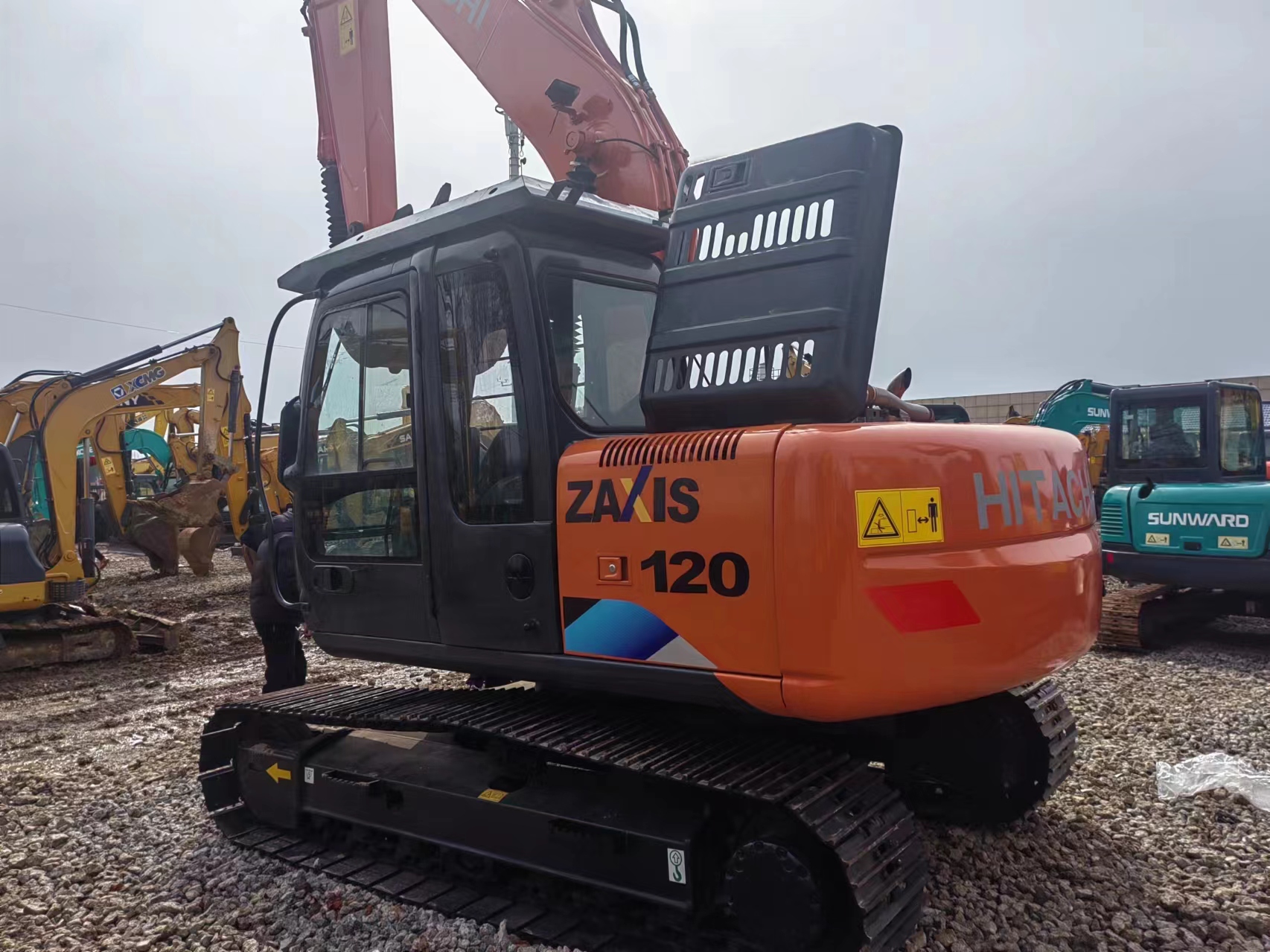 Used HITACHI ZX120 excavator with discount price for sale